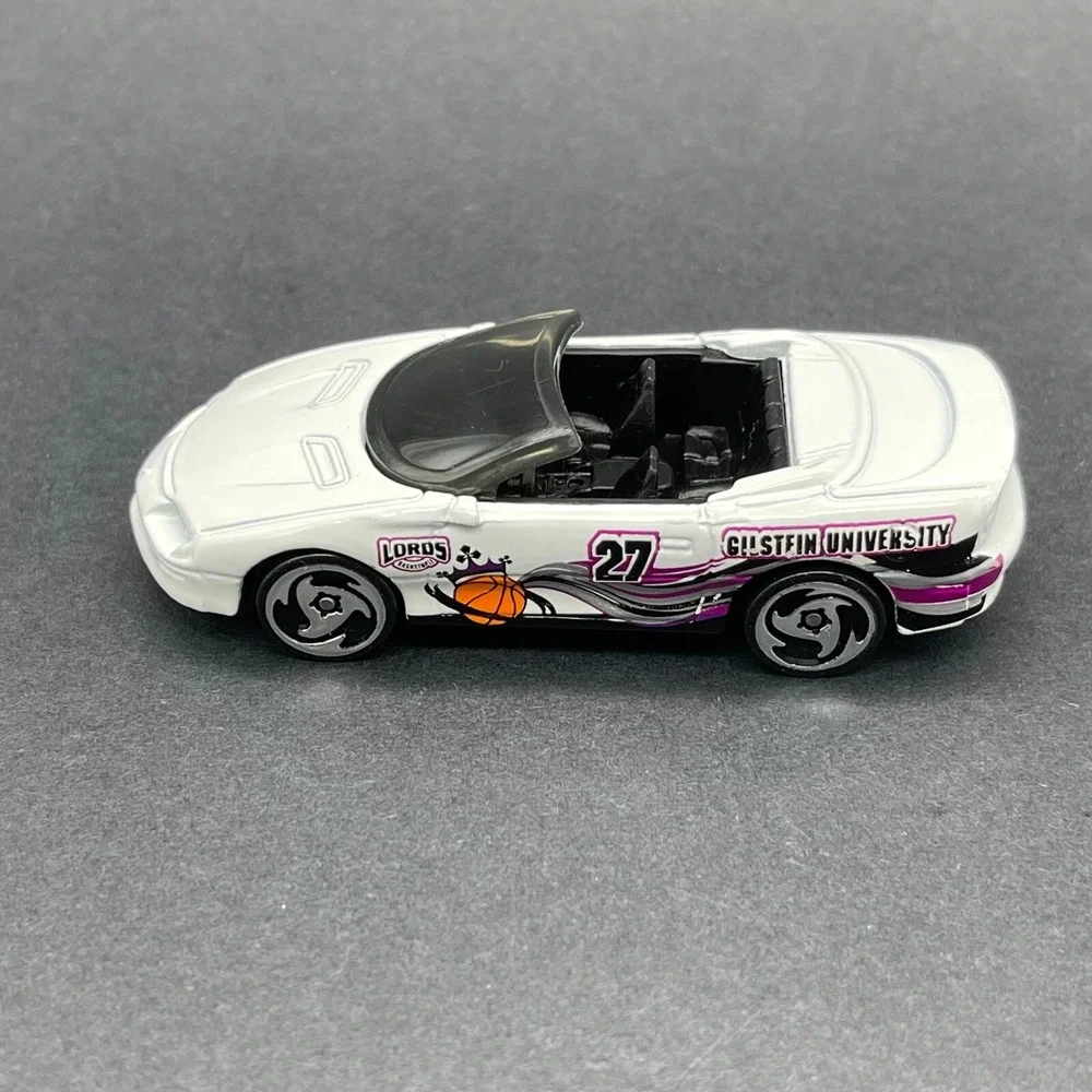 Hot Wheels 1995 '95 Chevy Camaro Convertible Gilstein University Basketball 1/64